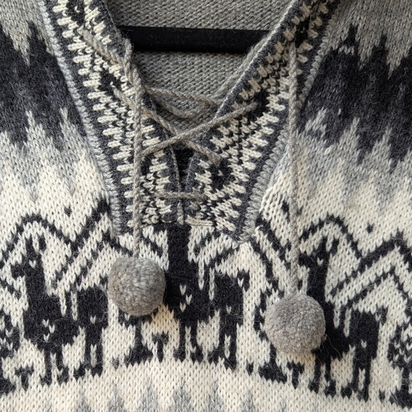 Hand Knit Peruvian Alpaca jacket with Andean Design Size Medium Gray Black White - Picture 4 of 8